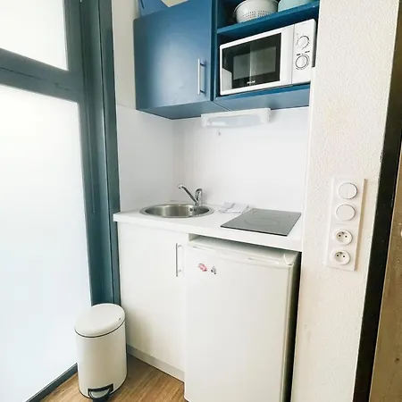 #y7 La Caserne De Bonne Private *