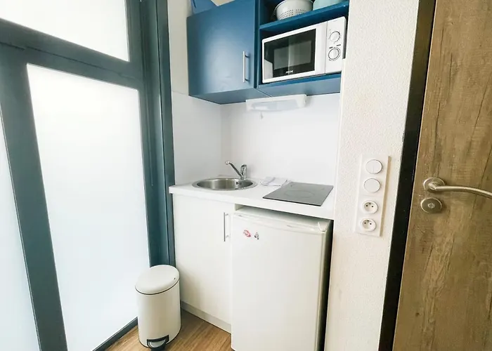 #y7 La Caserne De Bonne Private *